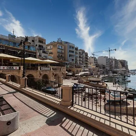 Διαμέρισμα A Fully Equipped 3br With Lovely Views & Wifi *