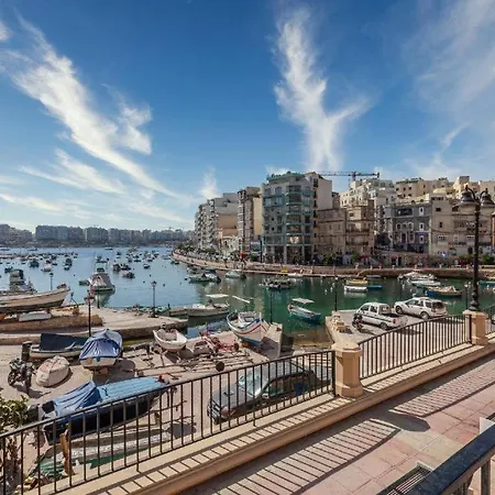 A Fully Equipped 3br With Lovely Views & Wifi *