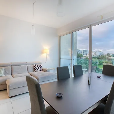 A Fully Equipped 3br With Lovely Views & Wifi Appartement *