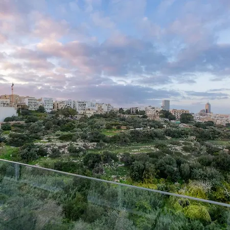 A Fully Equipped 3br With Lovely Views & Wifi *
