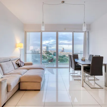 Apartment A Fully Equipped 3br With Lovely Views & Wifi *