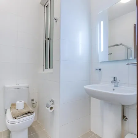 A Fully Equipped 3br With Lovely Views & Wifi Διαμέρισμα *