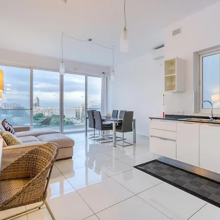 A Fully Equipped 3br With Lovely Views & Wifi アパート *