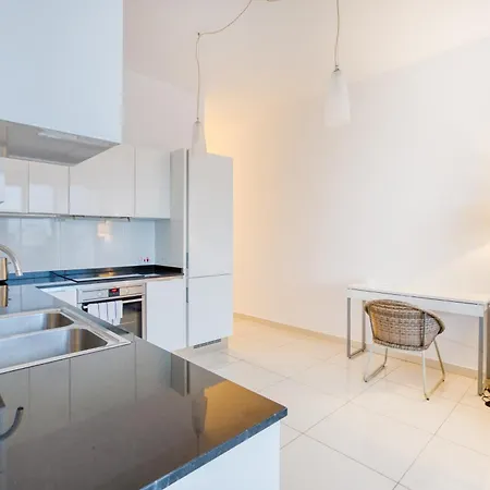 A Fully Equipped 3br With Lovely Views & Wifi