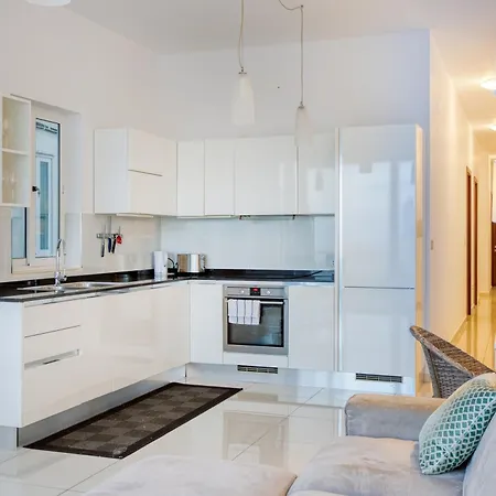 アパート A Fully Equipped 3br With Lovely Views & Wifi Saint Julian's